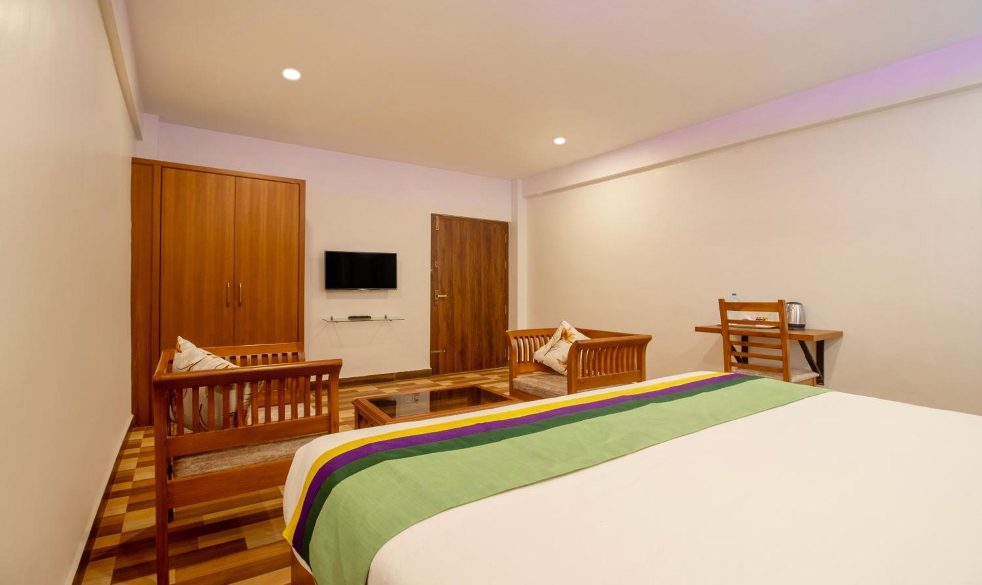 Treebo Elite Plaza, 700 Mtrs From Madikeri Fort Exteriör bild