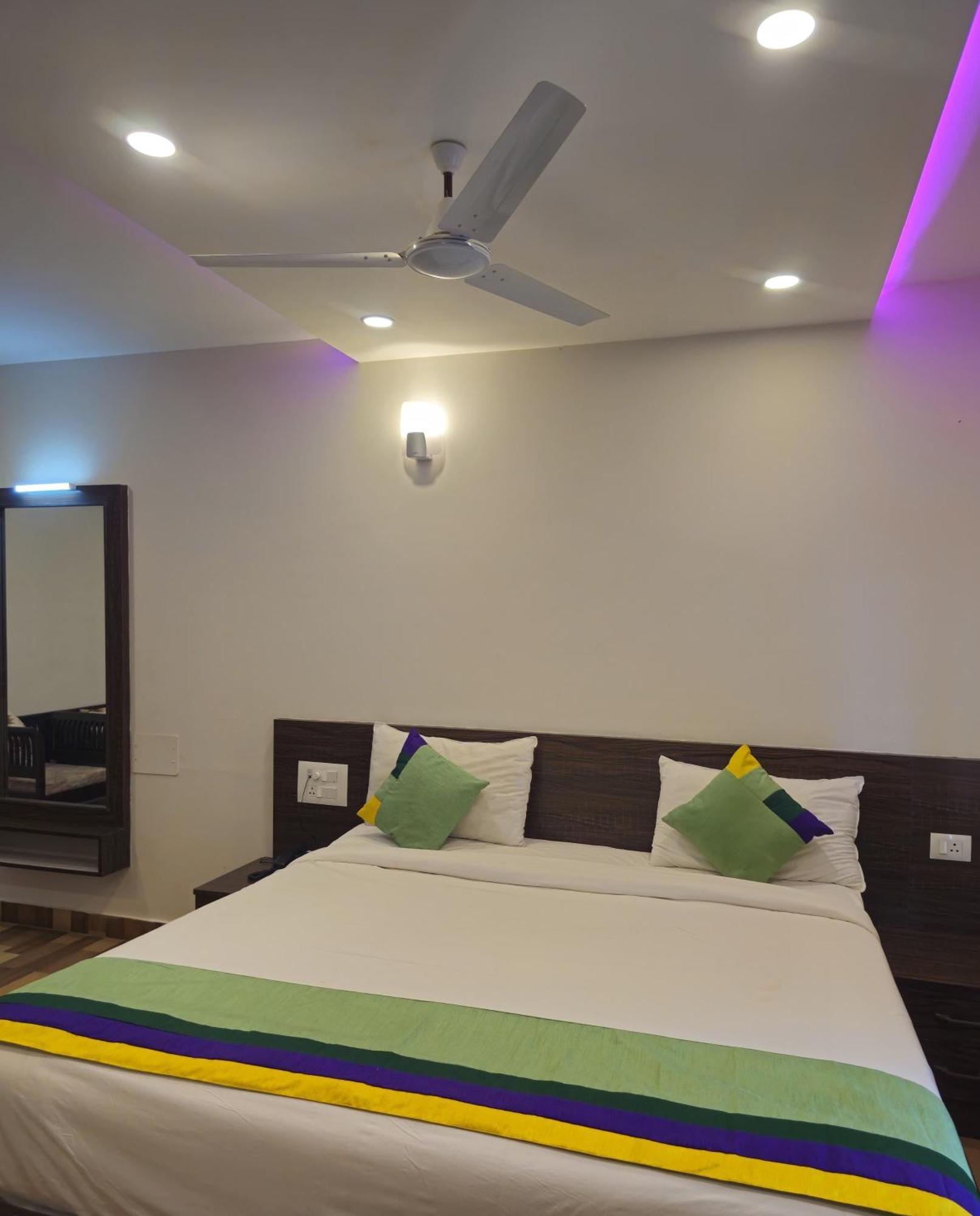 Treebo Elite Plaza, 700 Mtrs From Madikeri Fort Exteriör bild