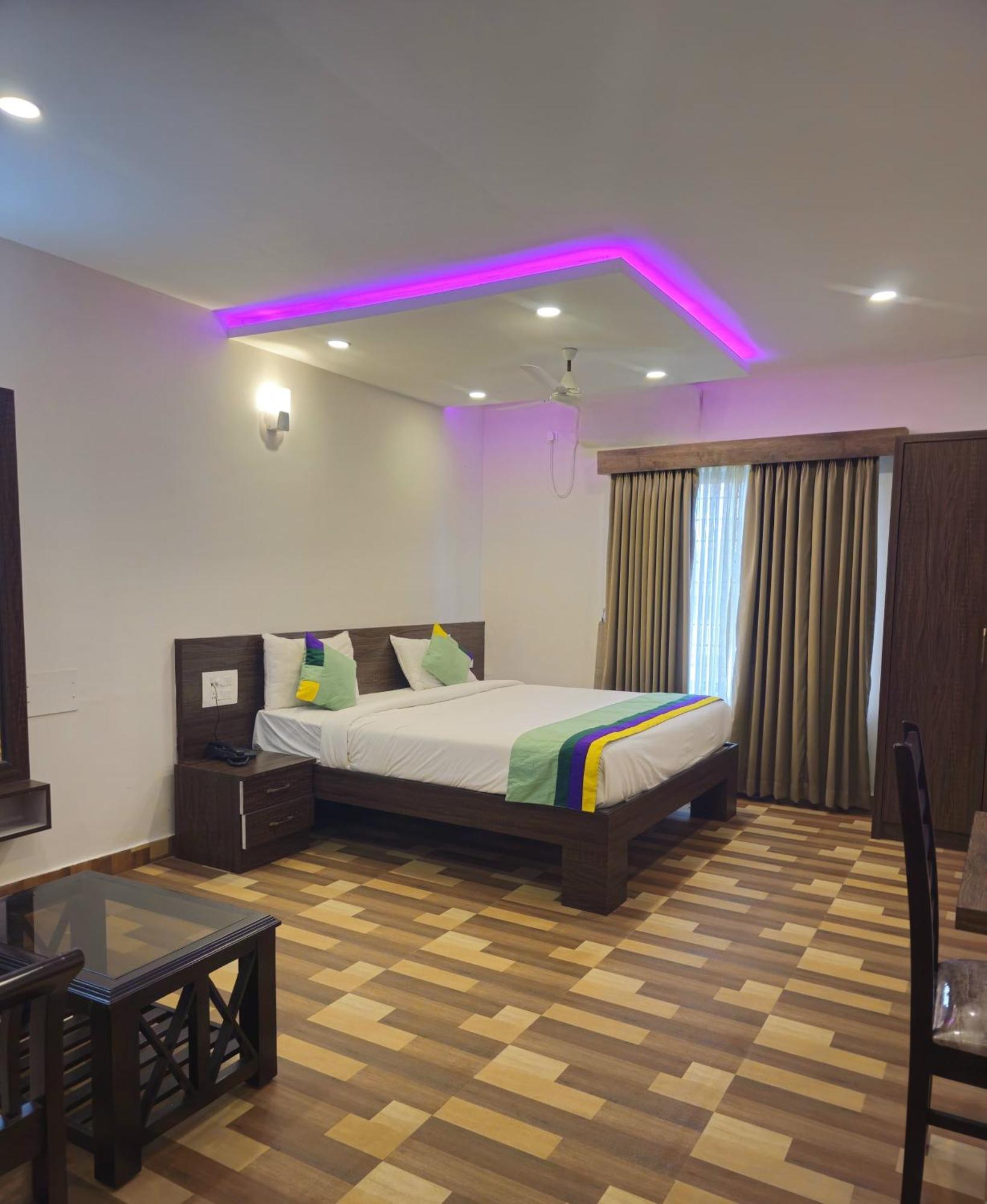 Treebo Elite Plaza, 700 Mtrs From Madikeri Fort Exteriör bild